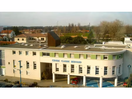 vente commerce 4 pièces 86 m² guilherand-granges (07500)