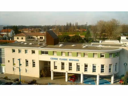 vente commerce 4 pièces 90 m² guilherand-granges (07500)