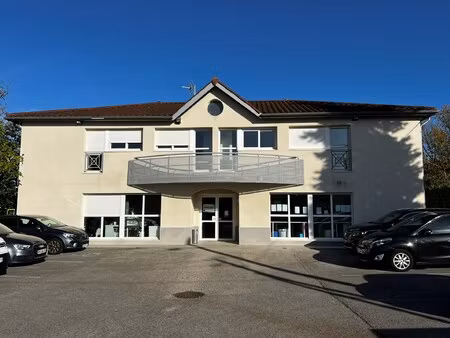 location local professionnel 450m²