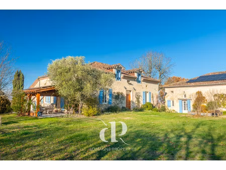 charmante maison en pierre avec vue imprenable