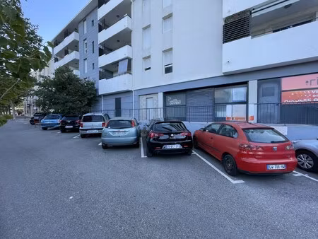 location local professionnel 310m²