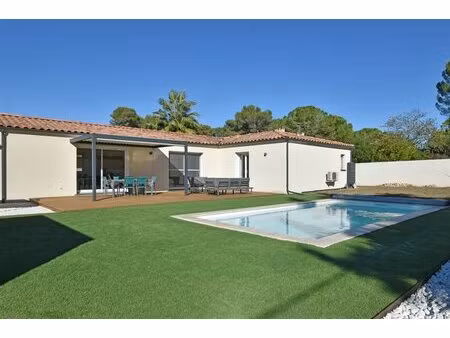 villa contemporaine merveilleuse près de nîmes