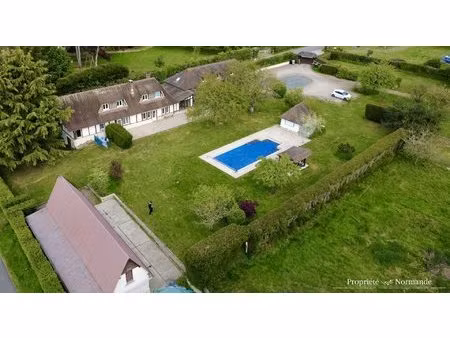 maison normande avec grand terrain et pisicine