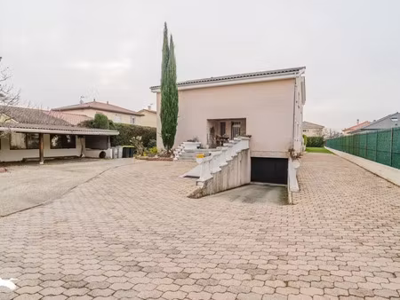 vente maison 8 pièces 263 m² à decines-charpieu (69150)  835 200 €