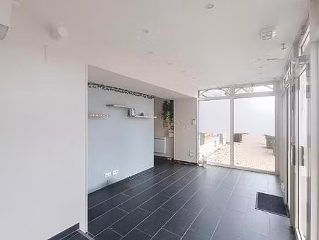 immeuble avec local et appartement