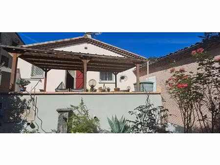 charmante maison avec de beaux volumes