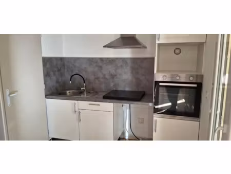 location appartement 3 pièces 66 m² à volx (04130)  1 600 €