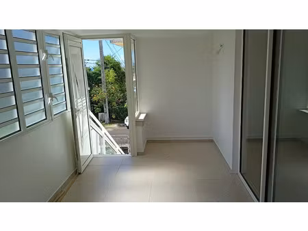 location appartement 4 pièces 89 m² à schoelcher (97233)  1 432 €