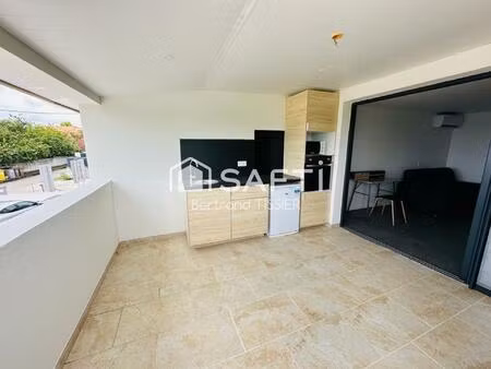 studio vue mer  rénové  parfait état  meublé.