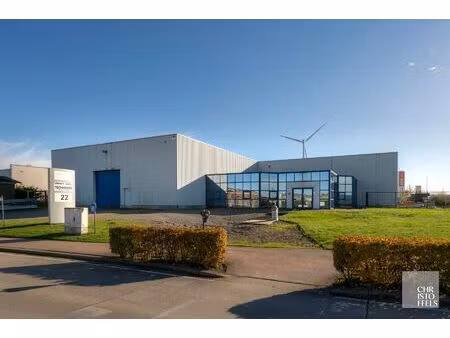 functioneel bedrijfsgebouw op 4.445m² met magazijn/werkplaats (1.231 m²) en kantoorruimtes