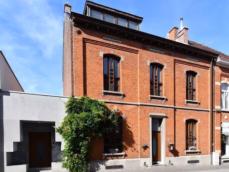 herenhuis met 6 slaapkamers in het centrum van lennik
