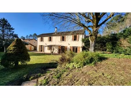 proche de saint germain du salembre maison de 169 m² de 6 pièces piscine grange sur 1835 m