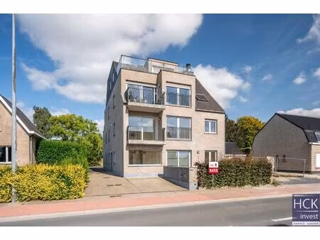 kruishoutem - instapklaar 1-slpk. appartement met terras én carport