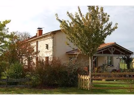 vente longère et corps de ferme à fougeré (85480) : à vendre / 250m² fougeré