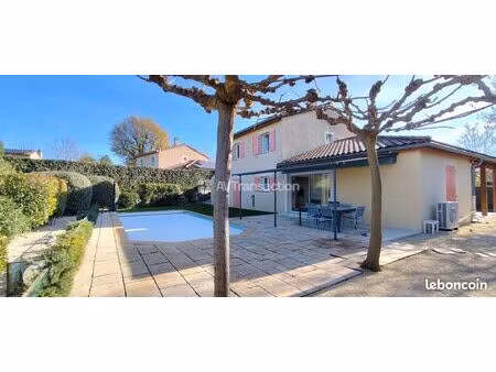 villa 7 pièces 130 m²