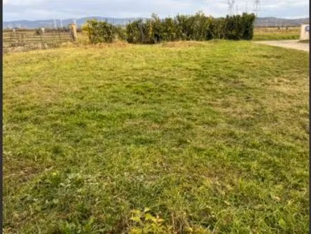 terrain viabilisé de 755m²