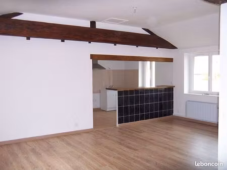 appartement 82 m² – 3 chambres – plein centre montmerle – rénové – 178 000 (agences absten