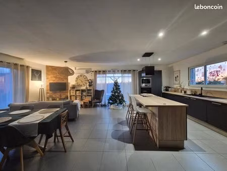 villa 5 pièces 95 m²