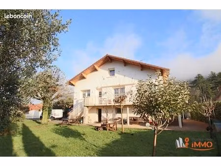 villa 8 pièces 90 m²