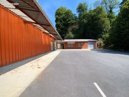 entrepôt / bureau / showroom - 380 m²