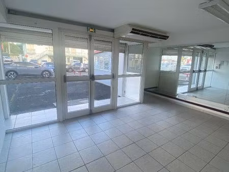 local commercial 270 m² le lamentin