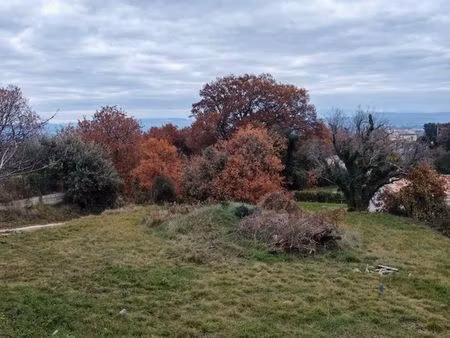 vends beau terrain plat