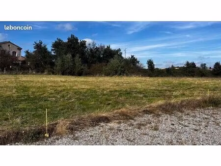 terrain 805 m² etables