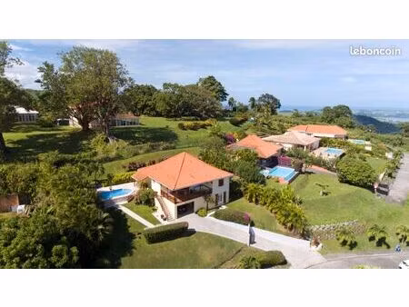 villa 6 pièces de 222m2