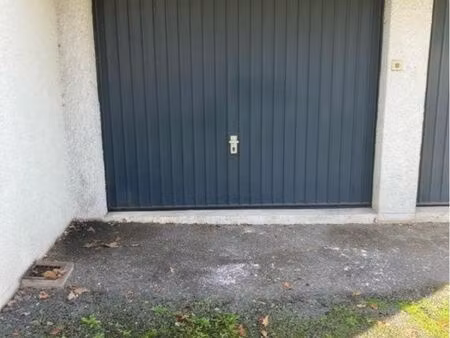 parking privé 15m2
