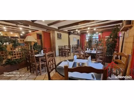 local 895 m² jougne