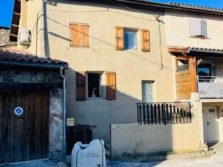 maison rénovée 90 m² + cour + grange 100 m² + cave voûtée – rénovation 2021