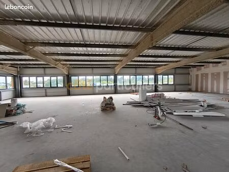 local 318 m² saint francois