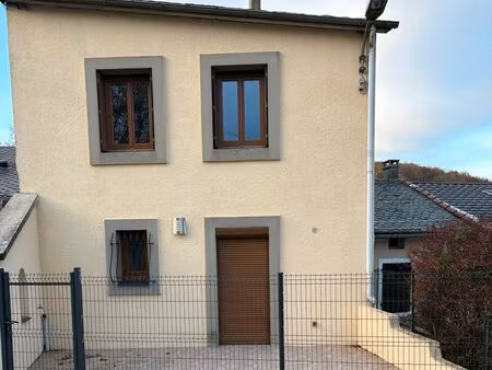 à vendre – maison rénovée avec garage et terrasse – lacombe