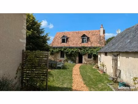 maison au calme avec grand terrain et dépendances