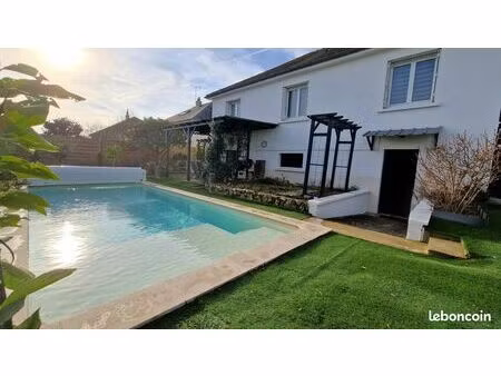 charmante maison avec piscine en plein centre de la ville aux dames