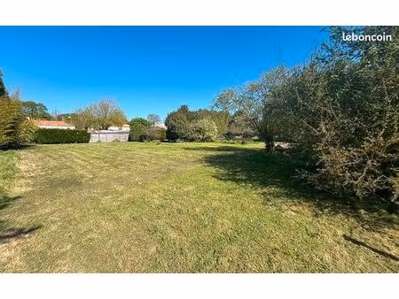 terrain 968 m² saujon