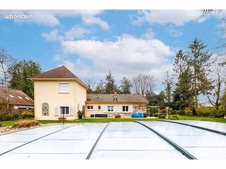 propriété 6 pièces 160 m²