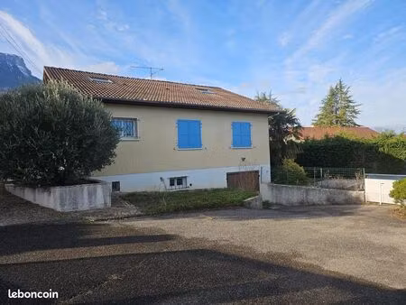 chapareillan - maison familiale avec piscine - quartier résidentiel la meunière