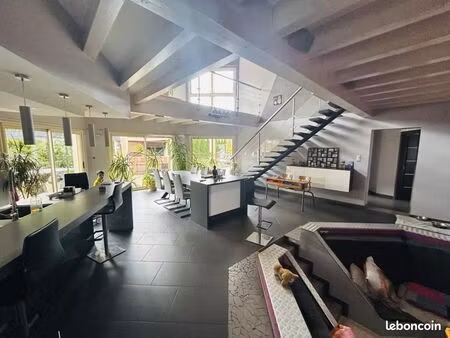 maison 9 pièces 327 m²