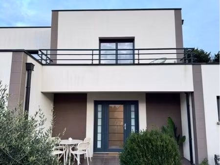 maison contemporaine 154 m² – plain-pied  cuisine 2023  garage aménagé  poêle neuf