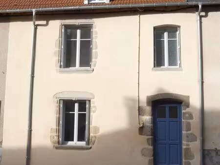 maison de bourg entièrement rénovée  jardinet attenant  deux autres jardins