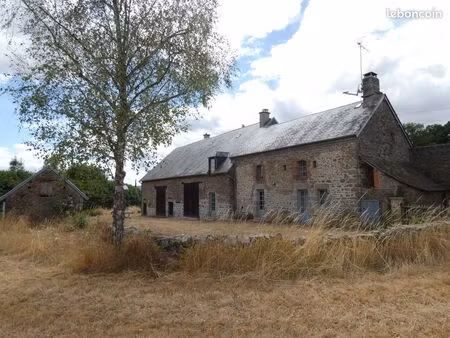 jolie longère en pierres sur son terrain de plus de 5.000m²