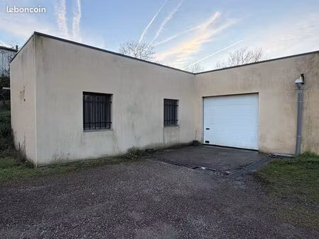 local commercial avec bureau  salle d’attente et sanitaire