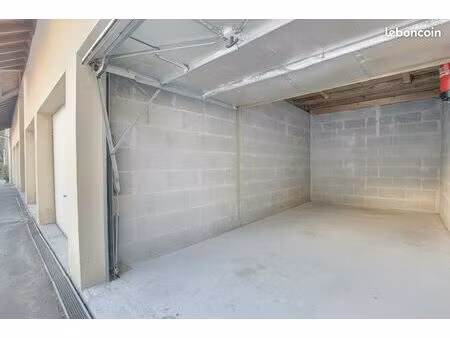 parking/box 16 m² rumilly