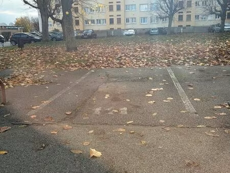 emplacement de parking privé