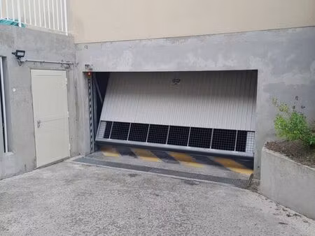 parking en sous-sol sécurisé pour 1 voiture + 1 moto / 1 vélo  quartier st vincent à proxi