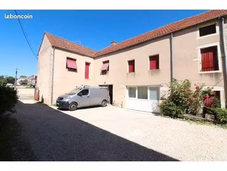 immeuble 15 pièces 376 m²