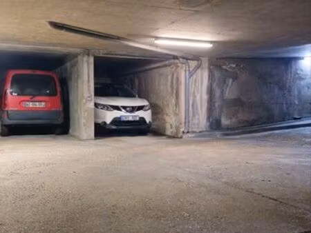 place de parking entre gambetta et porte de bagnolet