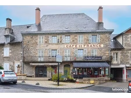 immeuble 308 m² uzerche