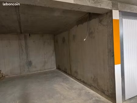 rare parking sécurisé dans résidence neuve  200 m de la mairie  portail automatisé  parkin